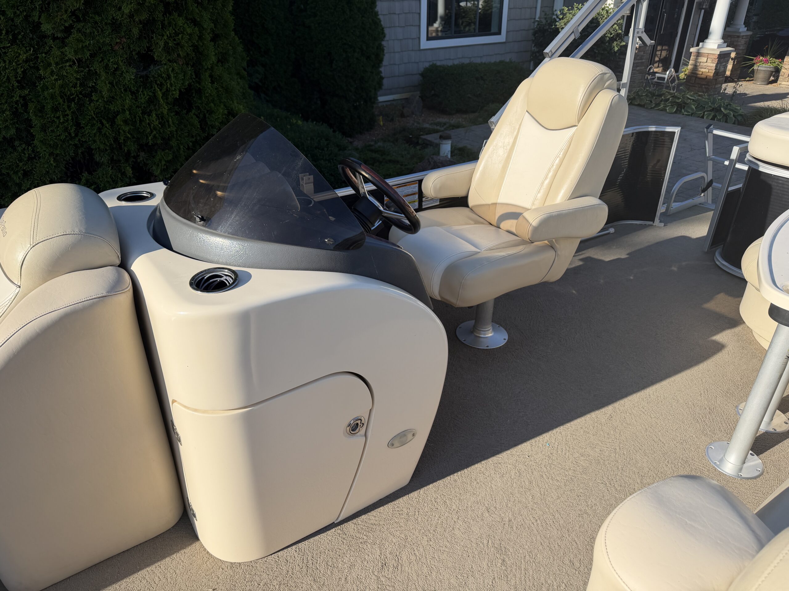 2012 Godfrey Aqua Patio 24'  Honda 90hp