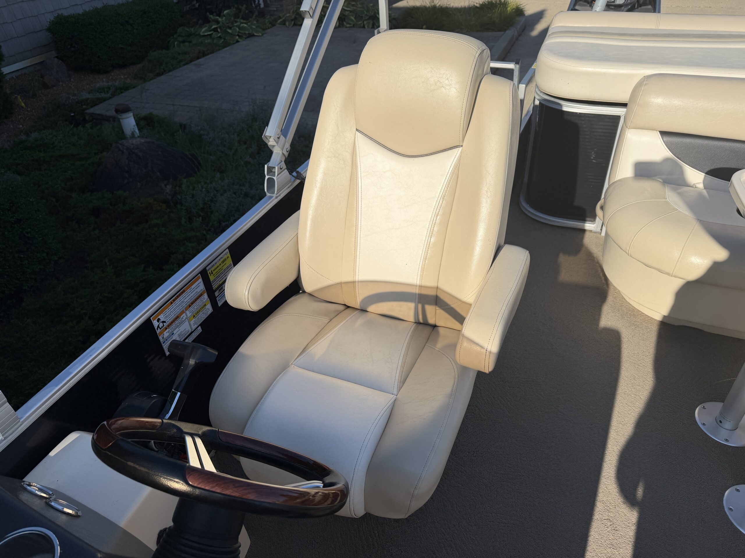 2012 Godfrey Aqua Patio 24'  Honda 90hp